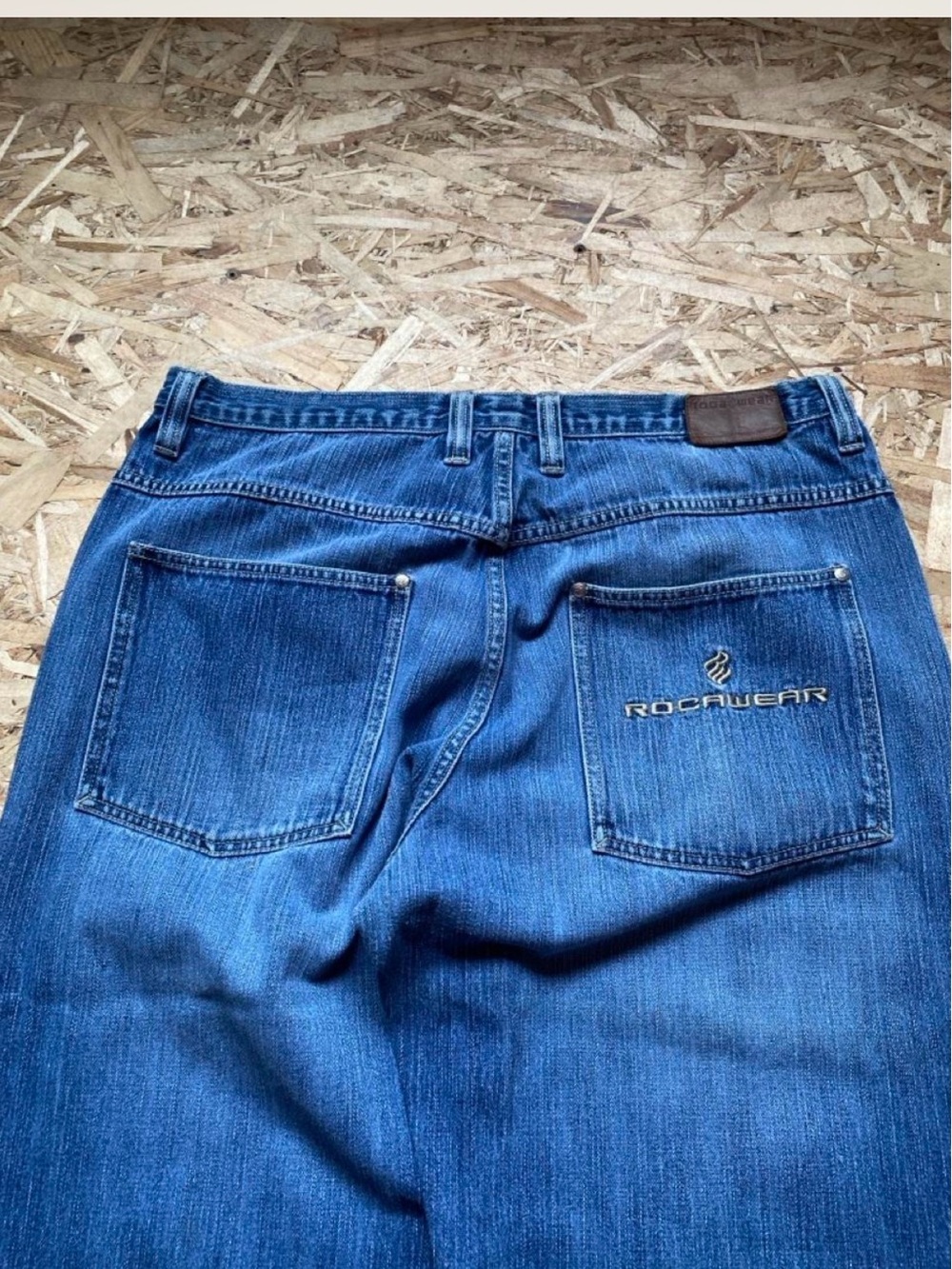 Y2K Rocawear 36 Men’s Blue Denim Jeans - Back Pocket Logo